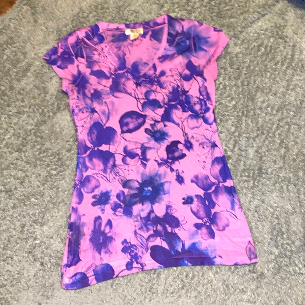 Must Bundle For $3 Deal Route 66 womens XS floral v-neck long tee